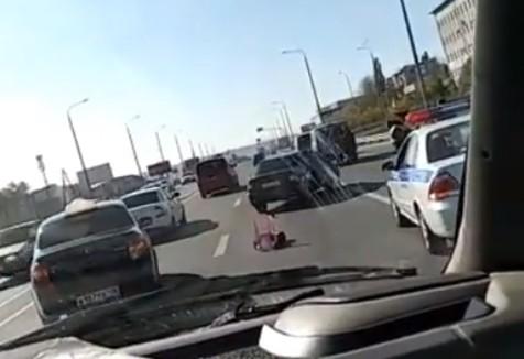 В Минеральных Водах «Приора» насмерть сбила девушку. Видео